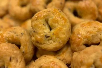 ITALIAN PEPPER BISCUITS