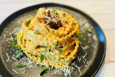 MAFALDINE IN A CREAMY RICOTTA & SUN-DRIED TOMATO PESTO SAUCE