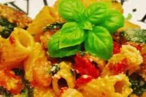 Rigatoni with Chicken Sausage, Cannellini Beans, Spinach & Tomatoes